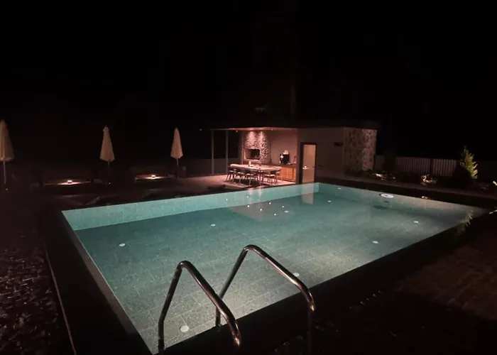 别墅 Garden Hill Na Tari 米特洛瓦克